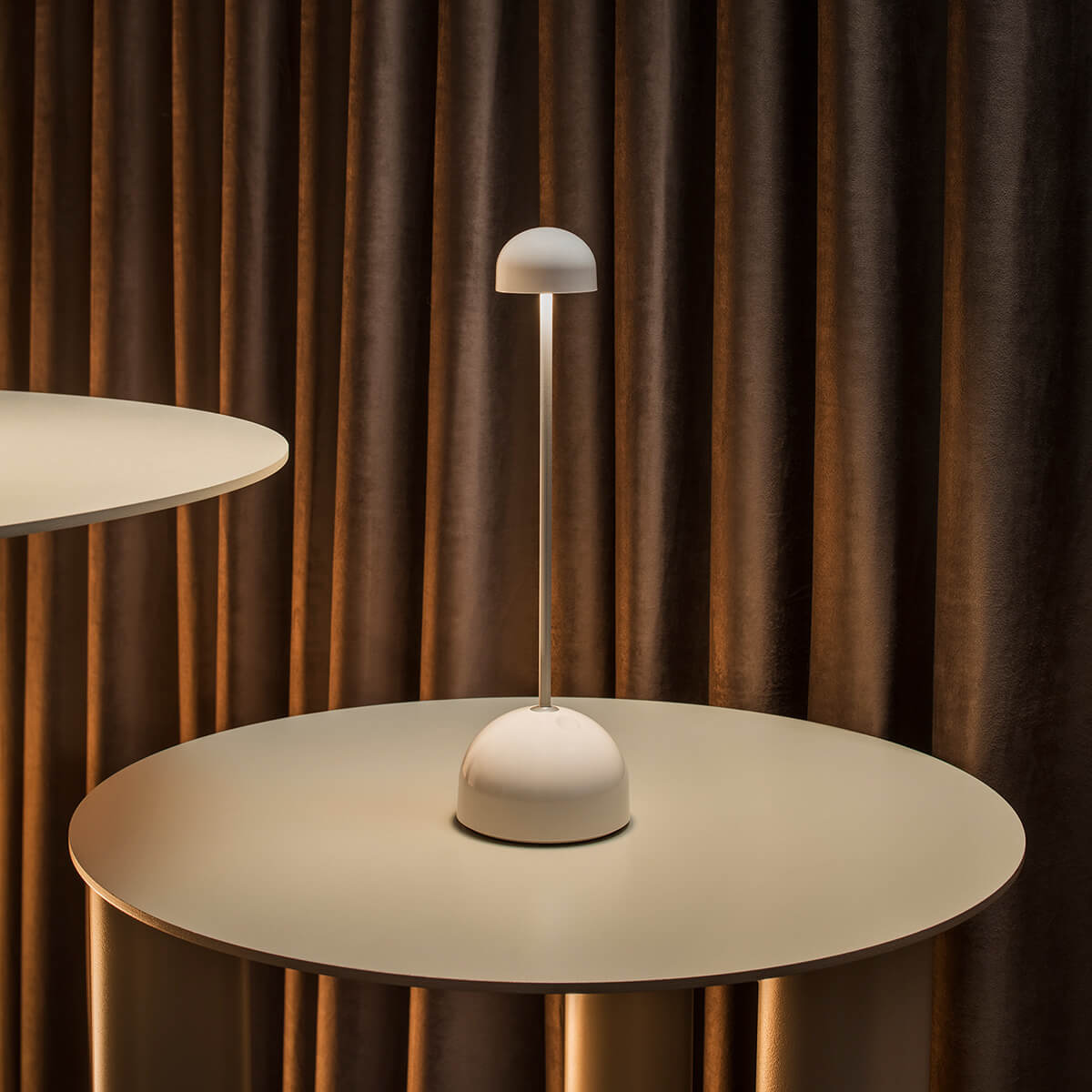 Marset Sips LED Akkuleuchte, weiß / Silber