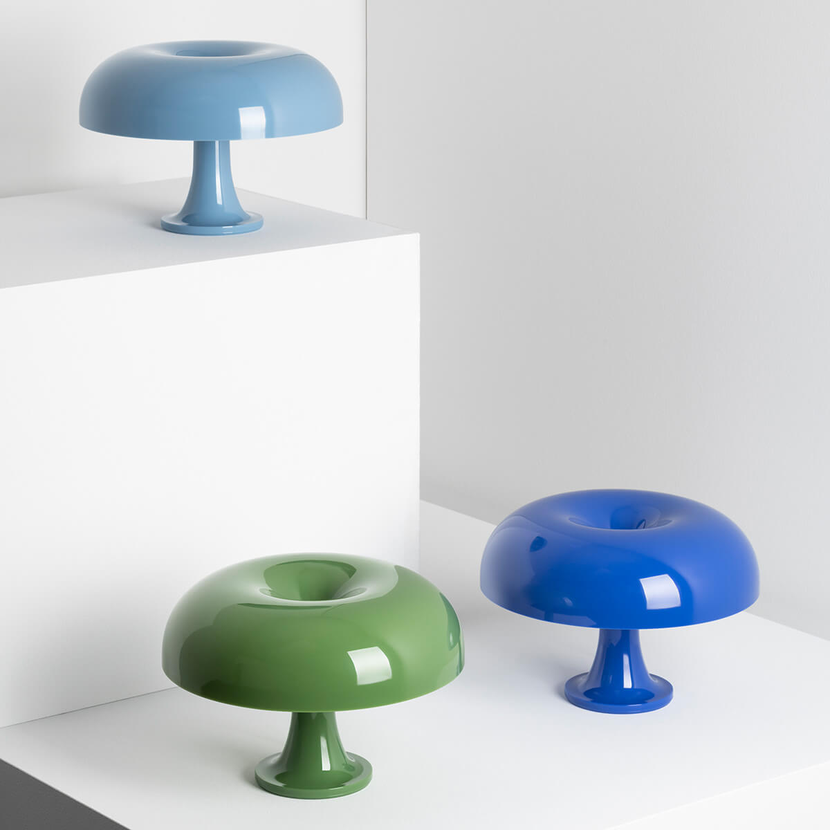 Artemide Nessino Tavolo, hellblau, grün und dunkelblau