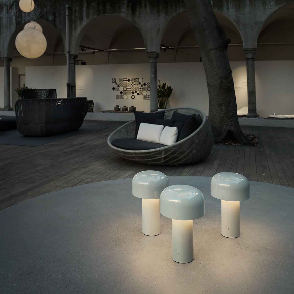 Flos Bellhop Battery LED Akkuleuchte, weiß glänzend (©Germano Borrelli)