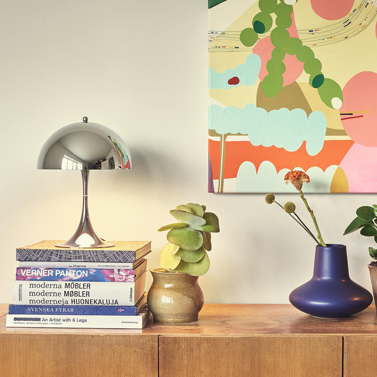 Louis Poulsen Panthella 250 LED Tischleuchte, Chrom – Design by Verner Panton