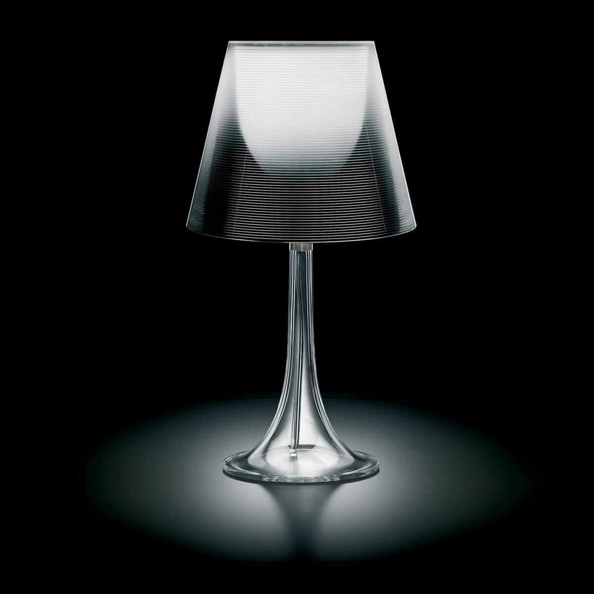 Flos Miss K Tischleuchte, Alu-beschichtet Silber (eingeschaltet)