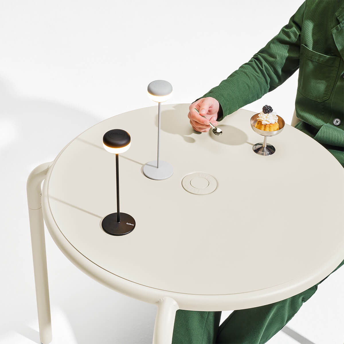 Fatboy Cheerio LED Akkuleuchte, anthrazit matt und Desert glänzend (sandfarben)