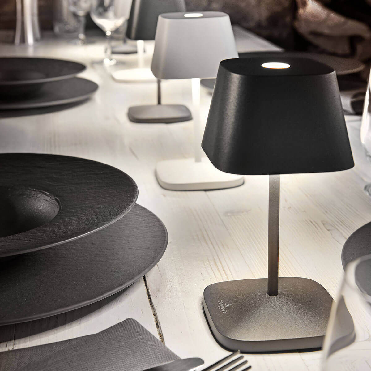 Villeroy & Boch Neapel RC LED Akkuleuchte, schwarz und weiß