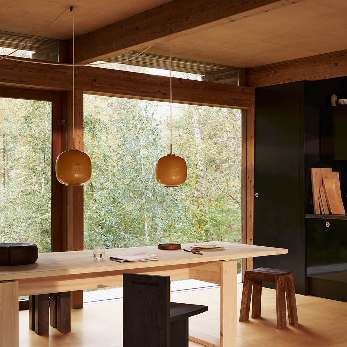 Louis Poulsen VL45 Radiohus Pendelleuchte, Ø: 25 cm, Glas bernstein (ausgeschaltet)