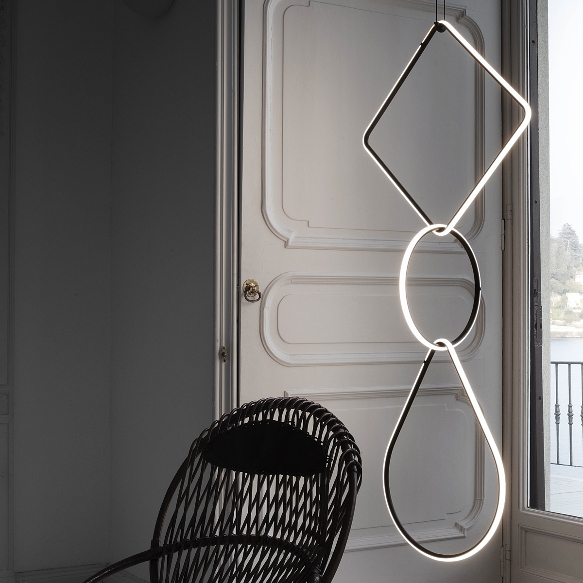 Flos Arrangements Pendelleuchte, Square L + Round S + Drop Up (©Santi Caleca