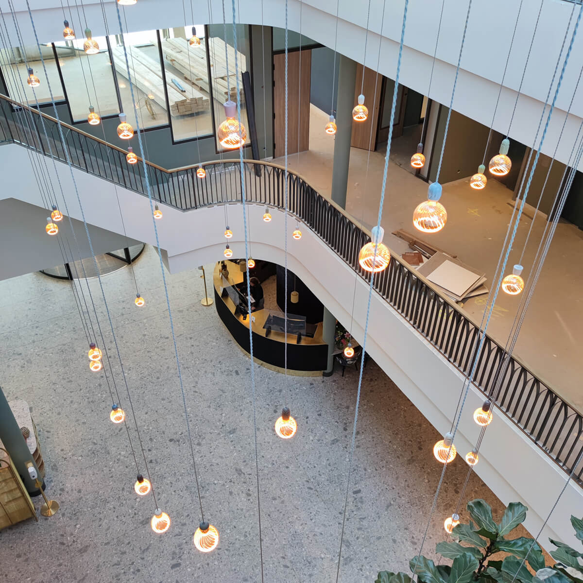 Segula LED Floating Globelampen twisted smokey grau, verschiedene Ausführungen