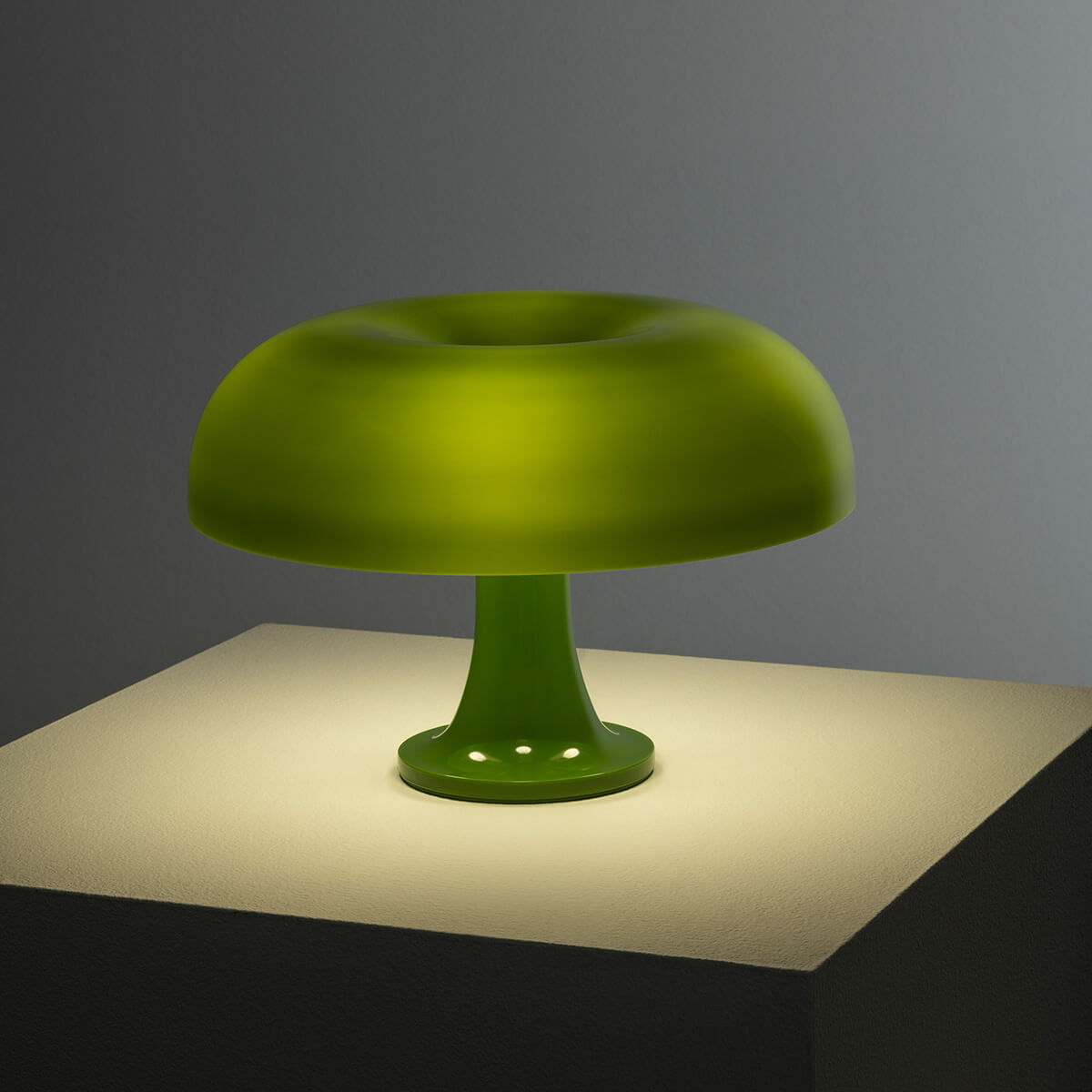 Artemide Nessino Tavolo, grün (eingeschaltet)