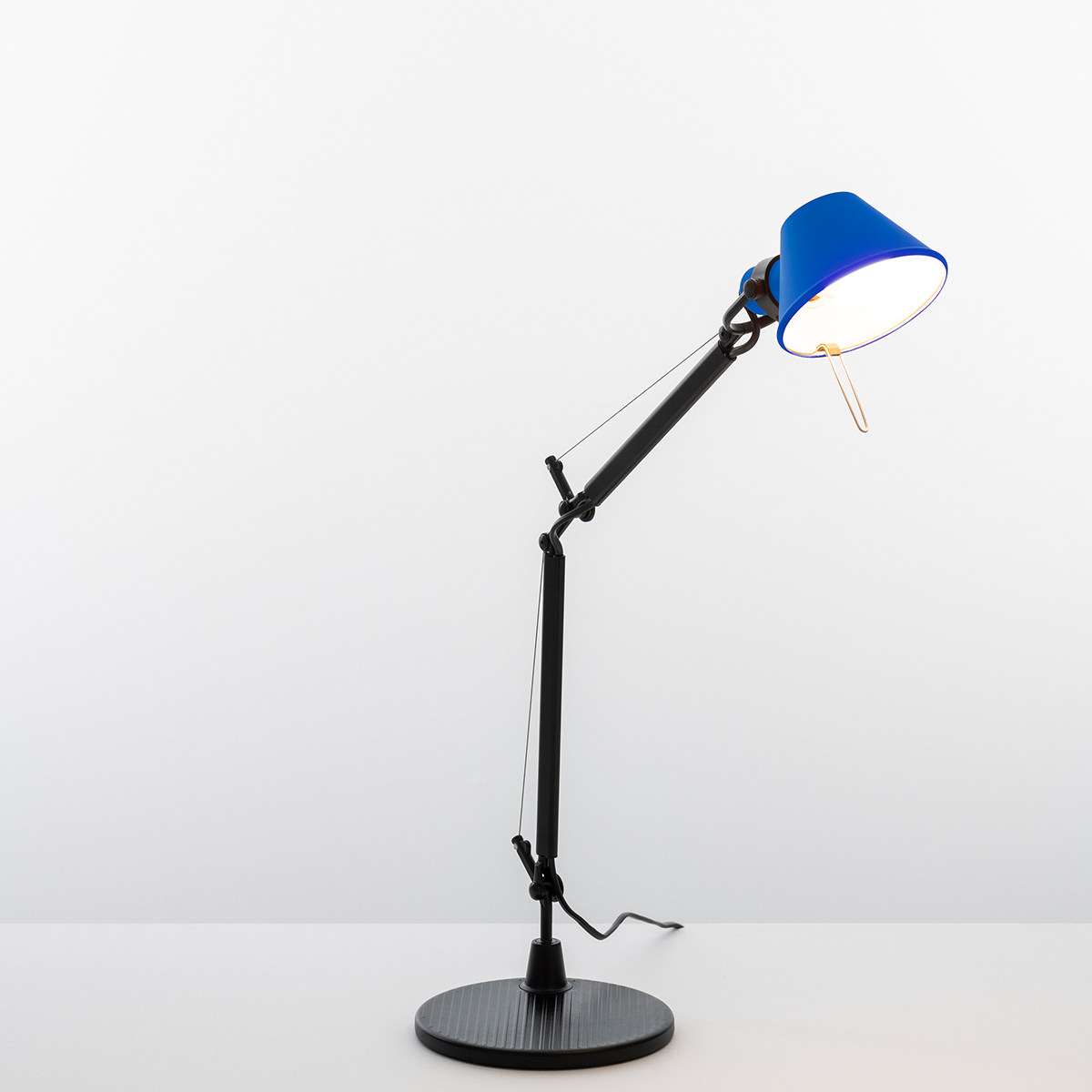 Artemide Tolomeo Micro Tavolo Bicolor, schwarz / blau