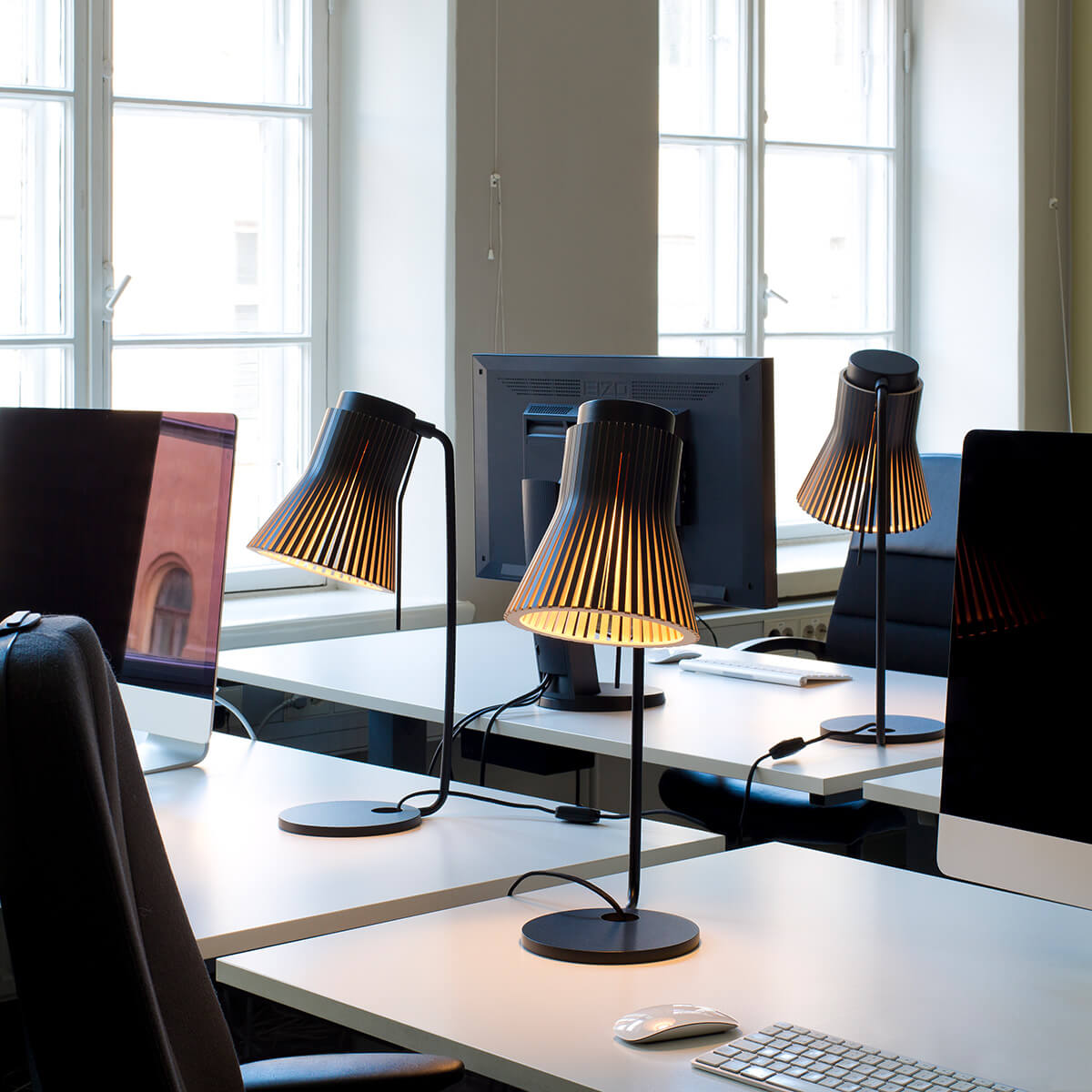 Secto Design Petite 4620 Tischleuchte, schwarz, Schirm: schwarz laminiert