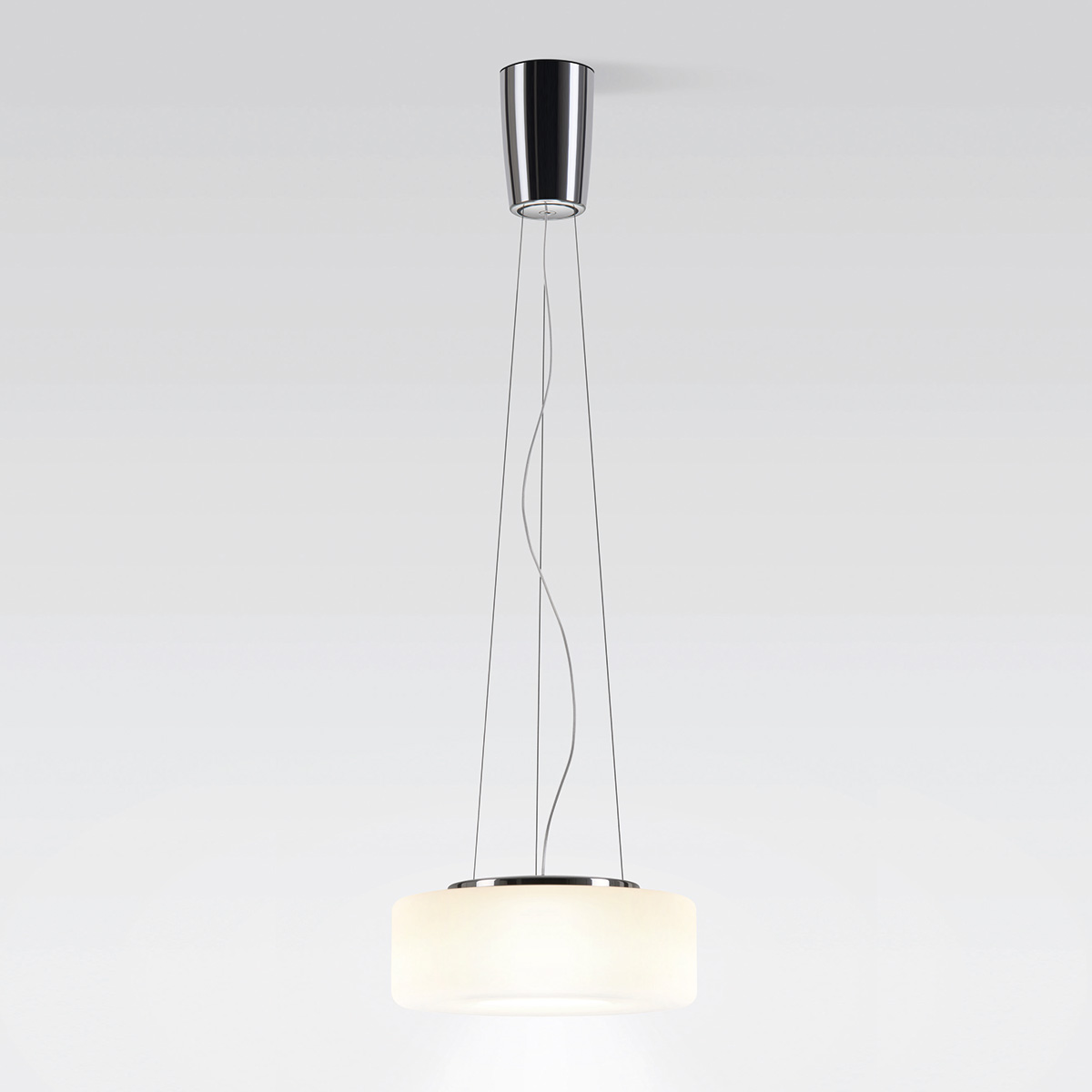 Serien.lighting Curling Suspension Rope M LED Pendelleuchte, 3000 K, Glas opal (©serien.lighting)