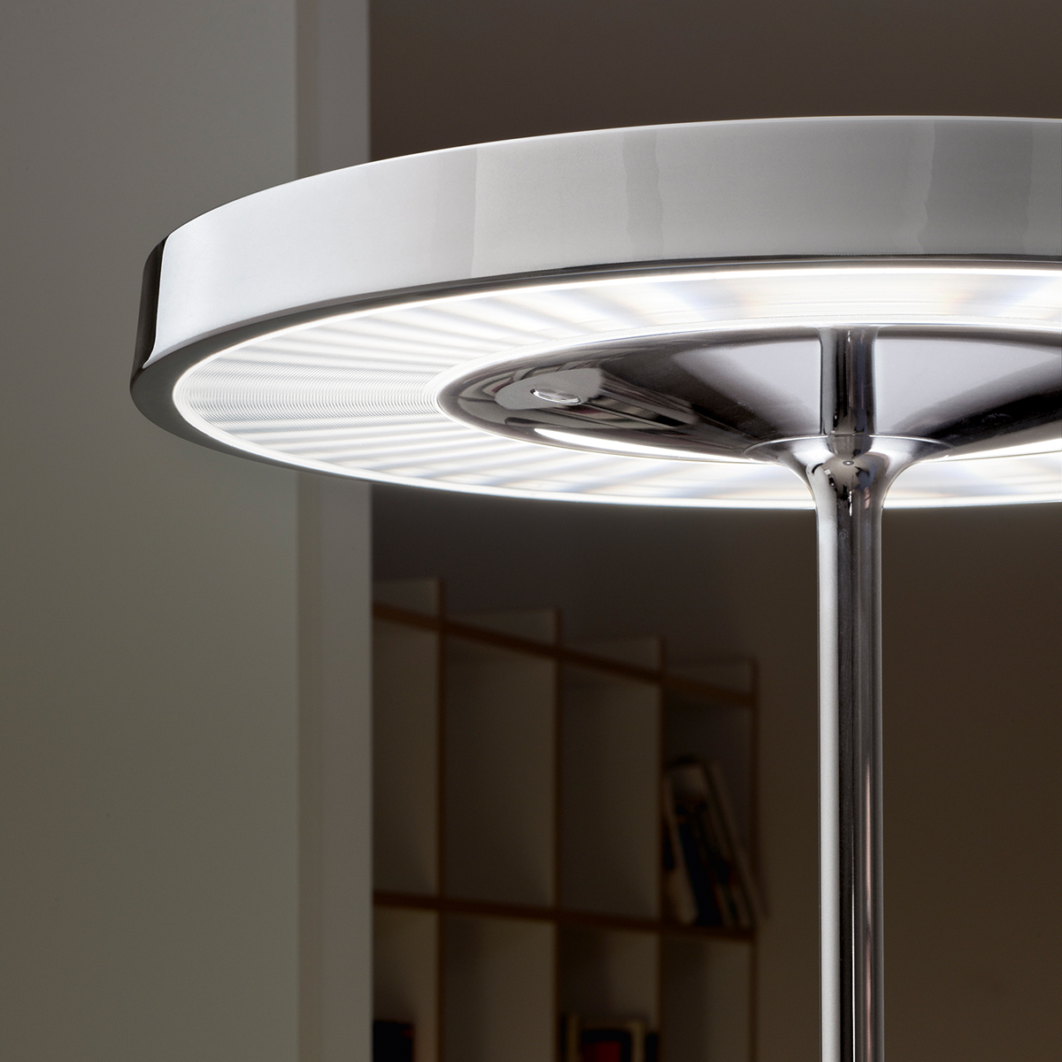 Belux Disk-10 LED Stehleuchte, 4000 K, Chrom, Fuß: schwarz