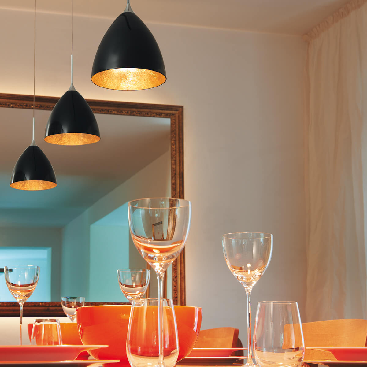 Bruck Duolare Silva Down Ø: 16 cm Fassung: Chrom matt Pendelleuchte, Glas: schwarz - Gold (die Abbildung zeigt 3 Pendel an einer Duolaren 230 V Schiene)