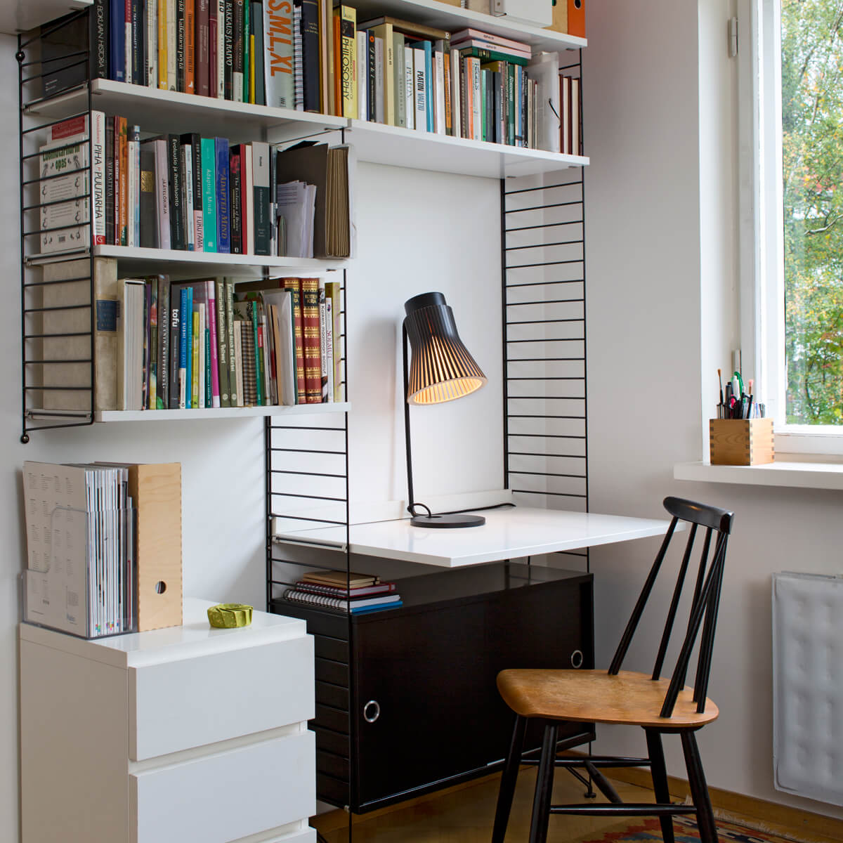 Secto Design Petite 4620 Tischleuchte, schwarz, Schirm: schwarz laminiert