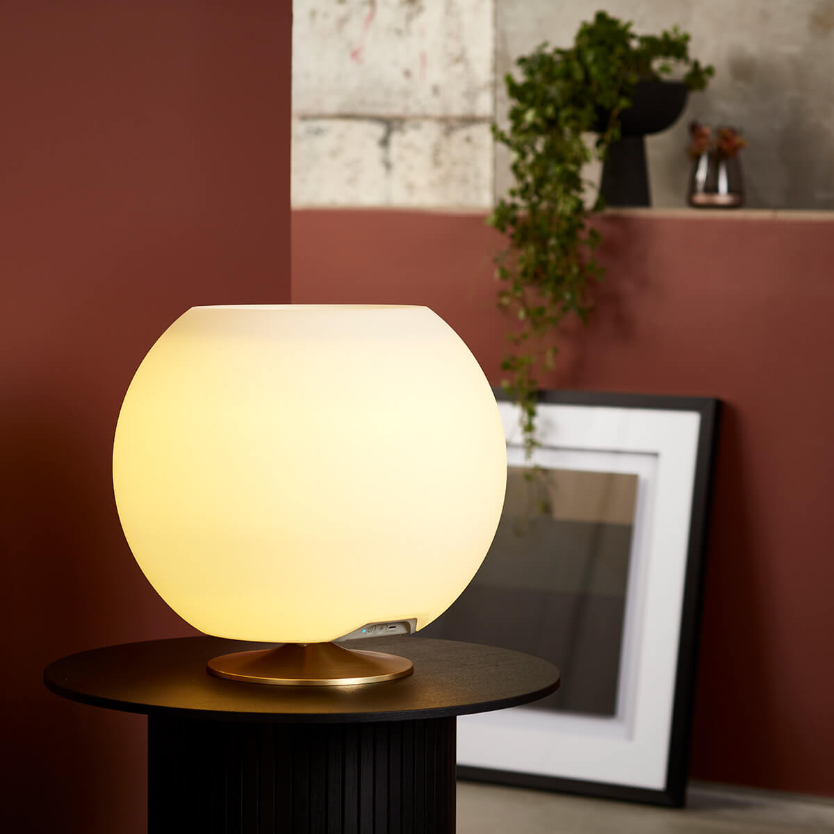 Kooduu Sphere LED Akkuleuchte, Bluetooth Lautsprecher & Weinkühler, Messing