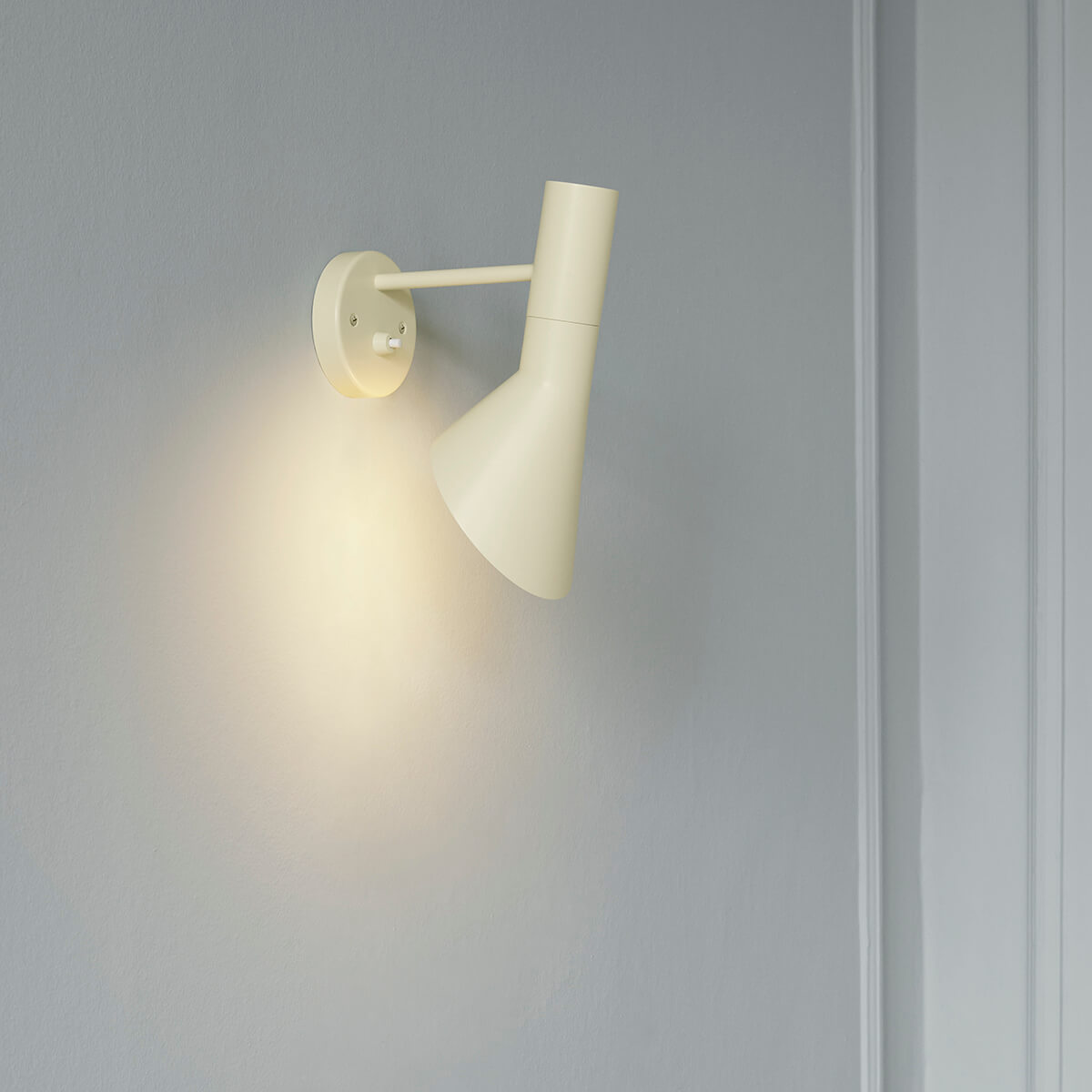 Louis Poulsen AJ Wandleuchte, Soft lemon