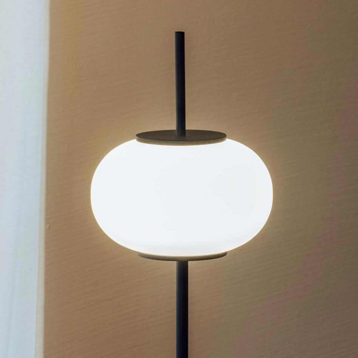 Milan Astros Tischleuchte, schwarz matt