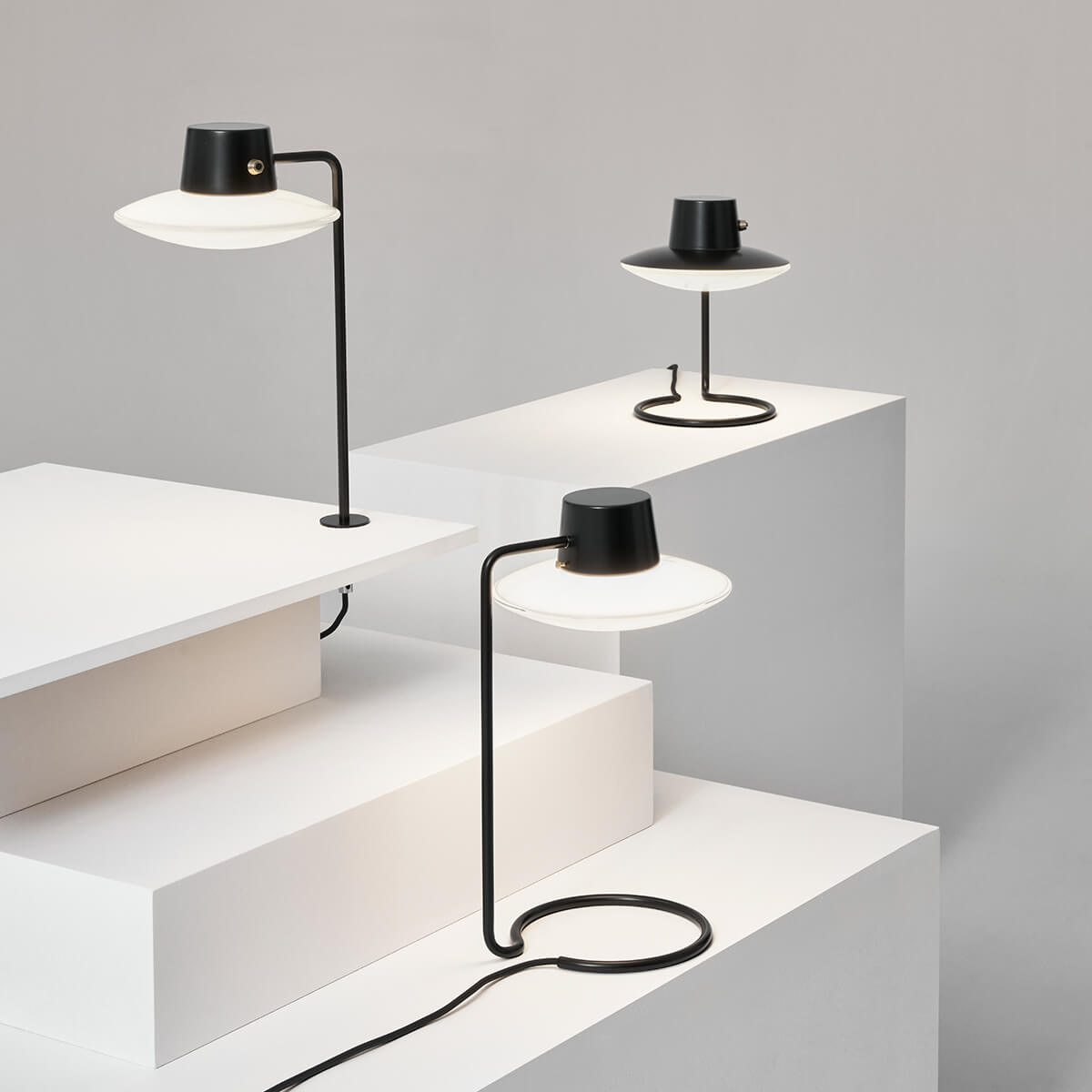 Louis Poulsen AJ Oxford Leuchtenkollektion, verschiedene Ausführungen (eingeschaltet)