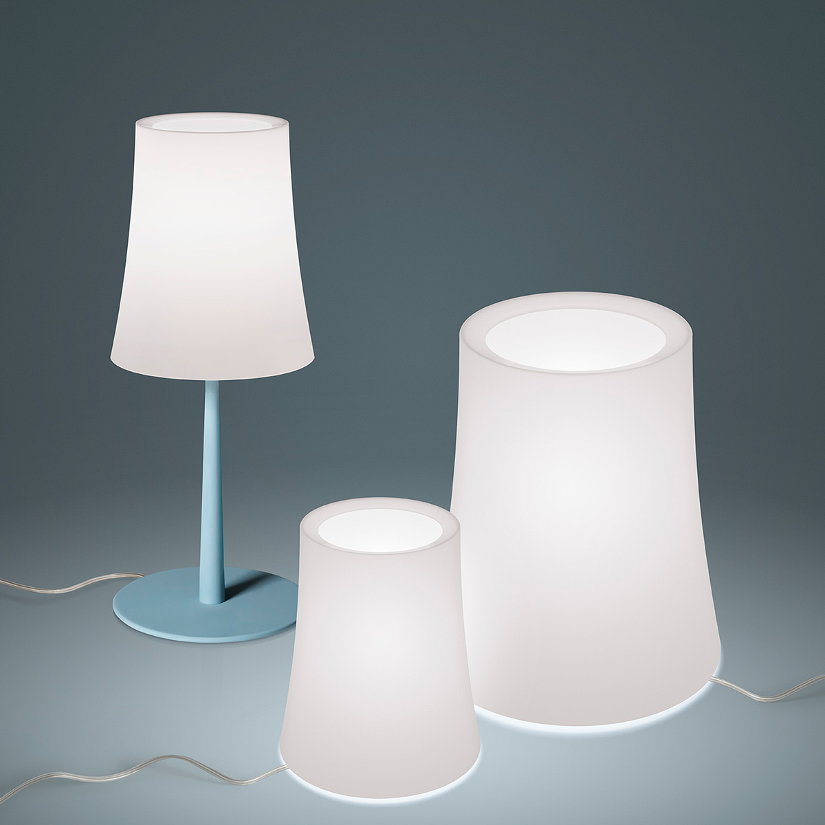 Foscarini Birdie Zero Piccola Tavolo, bianco (weiß), Birdie Zero Grande Tavolo, bianco (weiß), und Birdie Easy Tavolo, azzurro (hellblau)