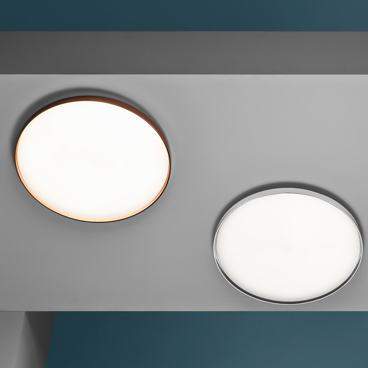 Flos Clara LED Wand- / Deckenleuchte, weiß, mit Dekorring Kupfer und Chrom