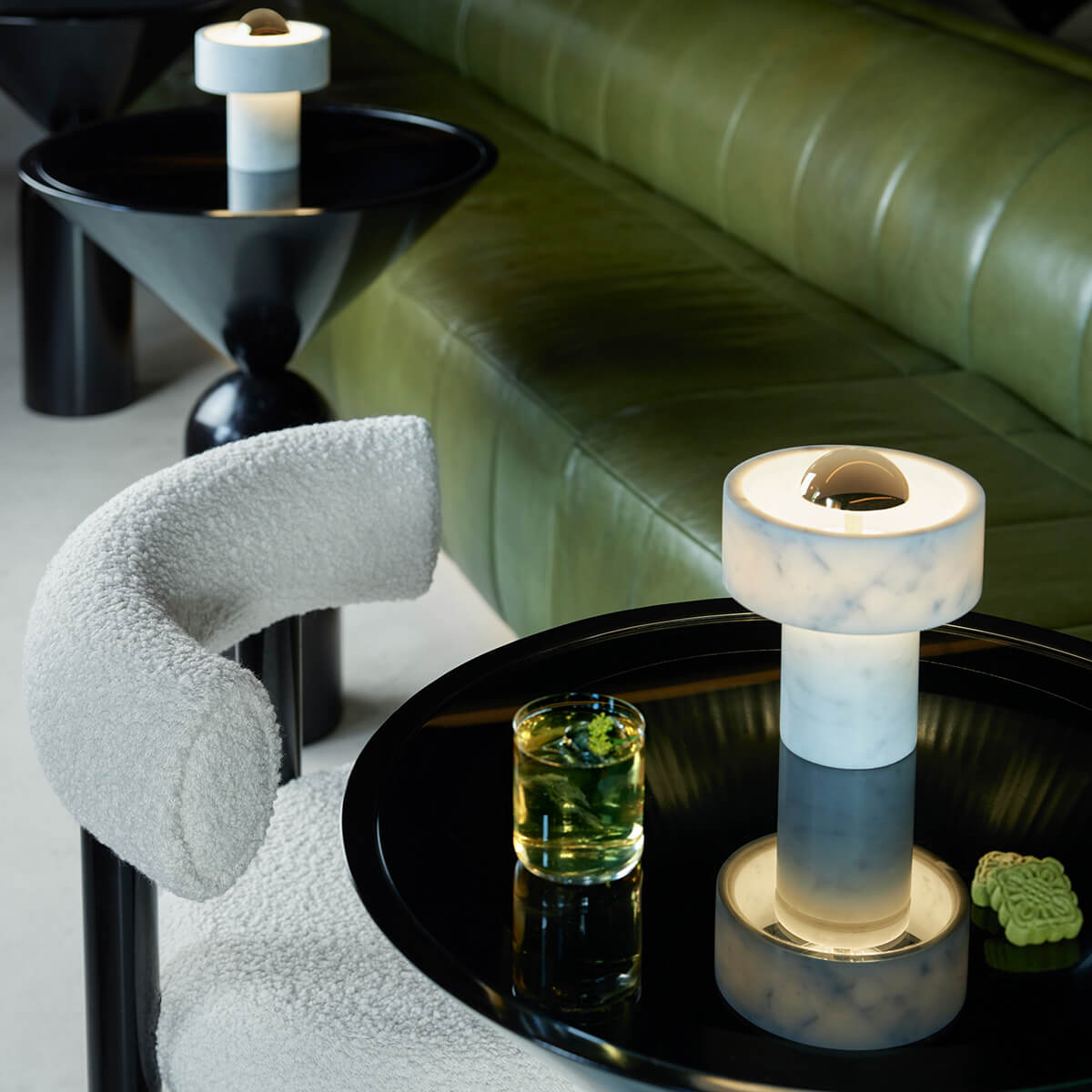 Tom Dixon Stone Portable LED Akkuleuchte, Gold / Marmor