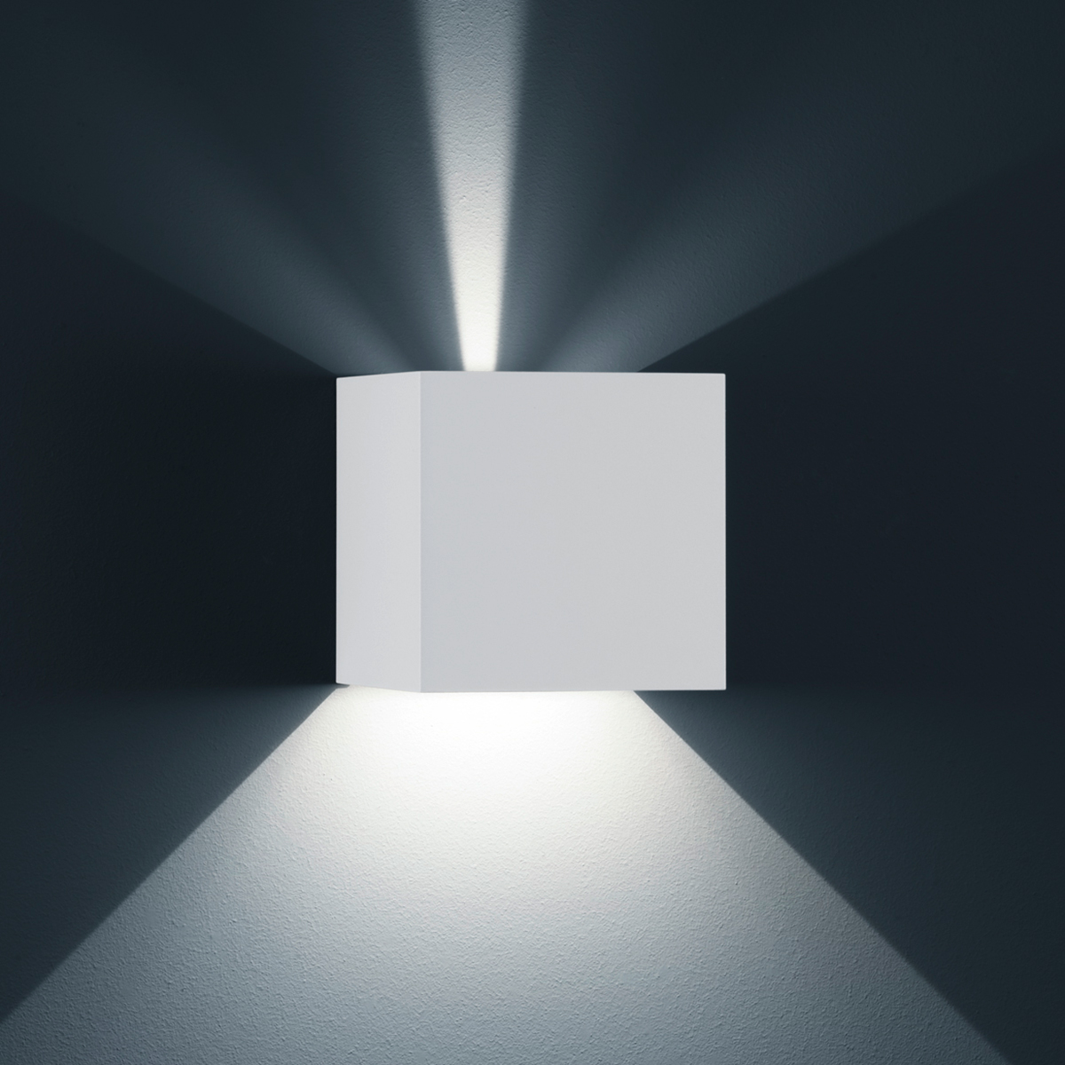 Helestra Siri 44 - L LED Außenwandleuchte, weiß matt