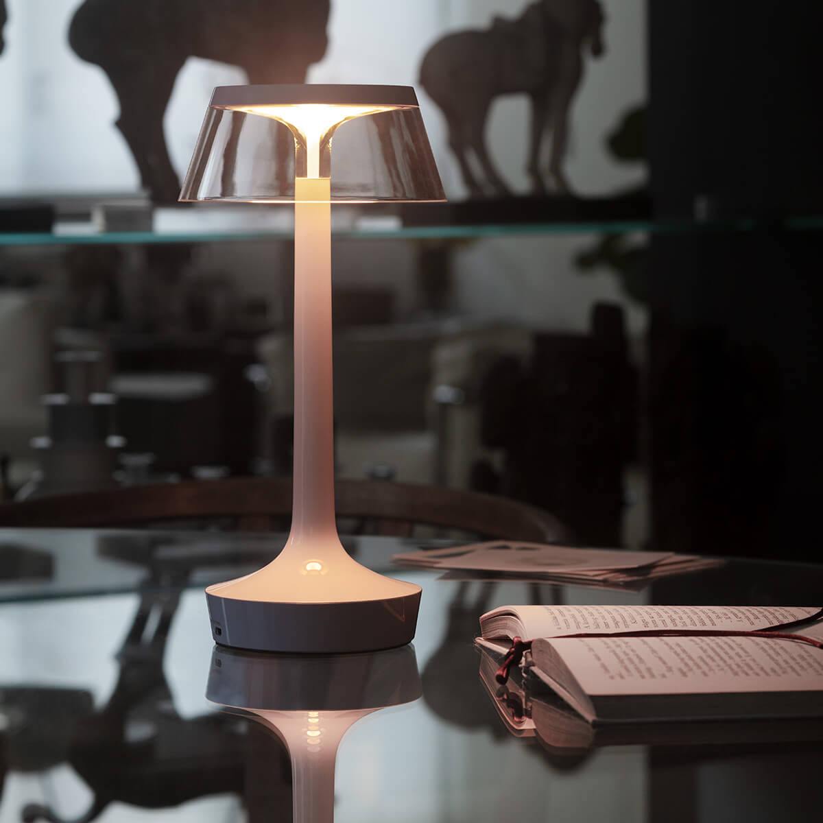 Flos Bon Jour Unplugged LED Akkuleuchte, French rose (rosa) (©Santi Caleca)