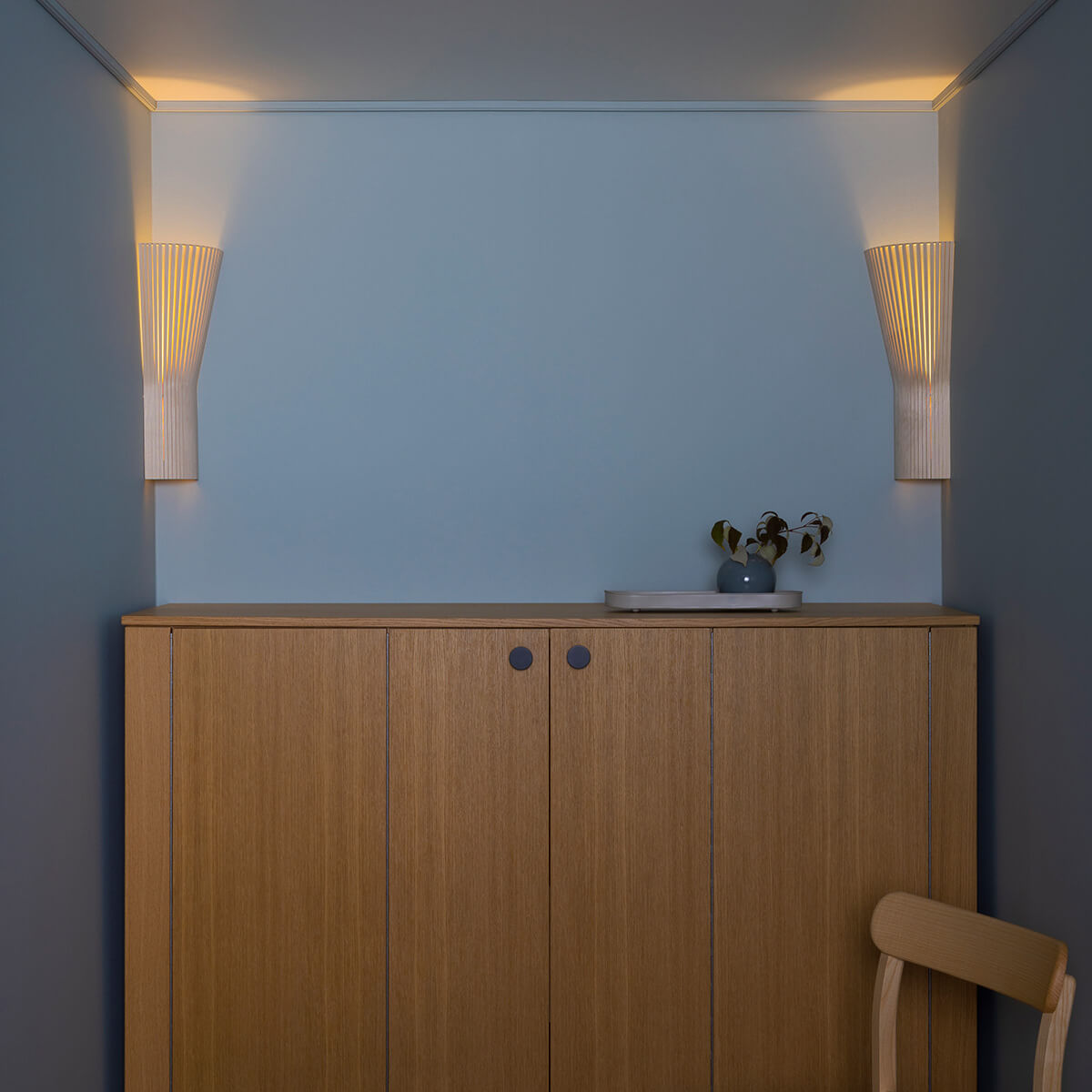 Secto Design Secto Small 4237 Eck- / Wandleuchte, Birke natur