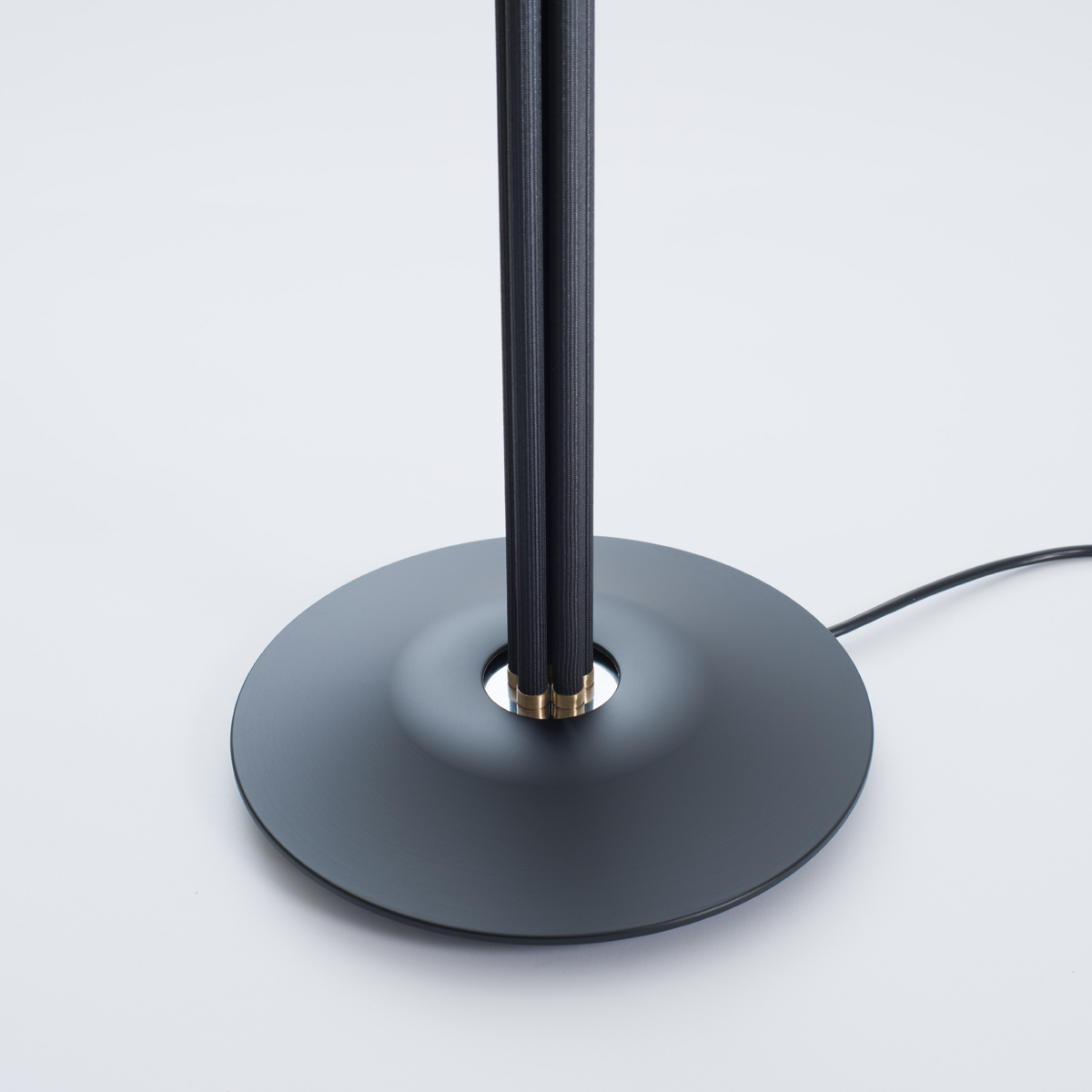 Serien.lighting Poppy Floor 3 Stehleuchte, Arme: schwarz