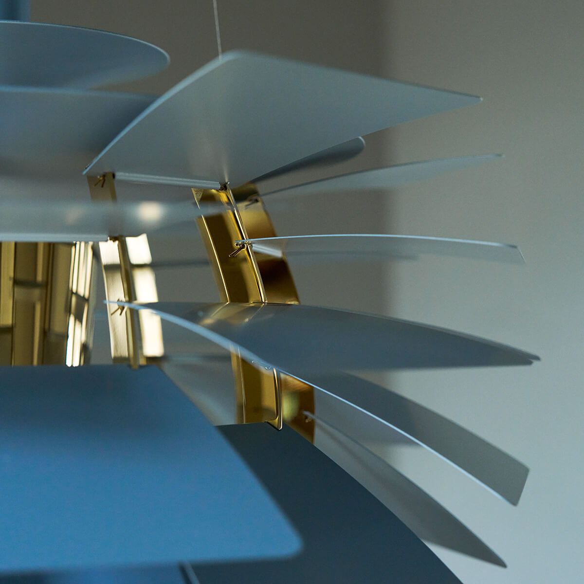 Louis Poulsen PH Artichoke 600 Pendelleuchte, Ø: 60 cm, Dusty blue / Messing