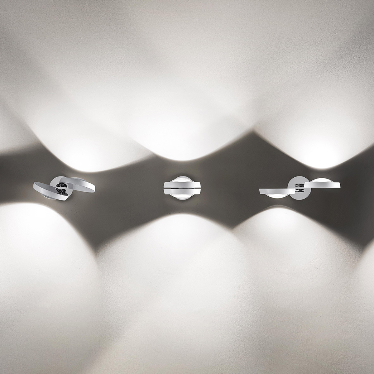 Lodes Nautilus LED Wandleuchte, Chrom - weiß matt, Lichtwirkung