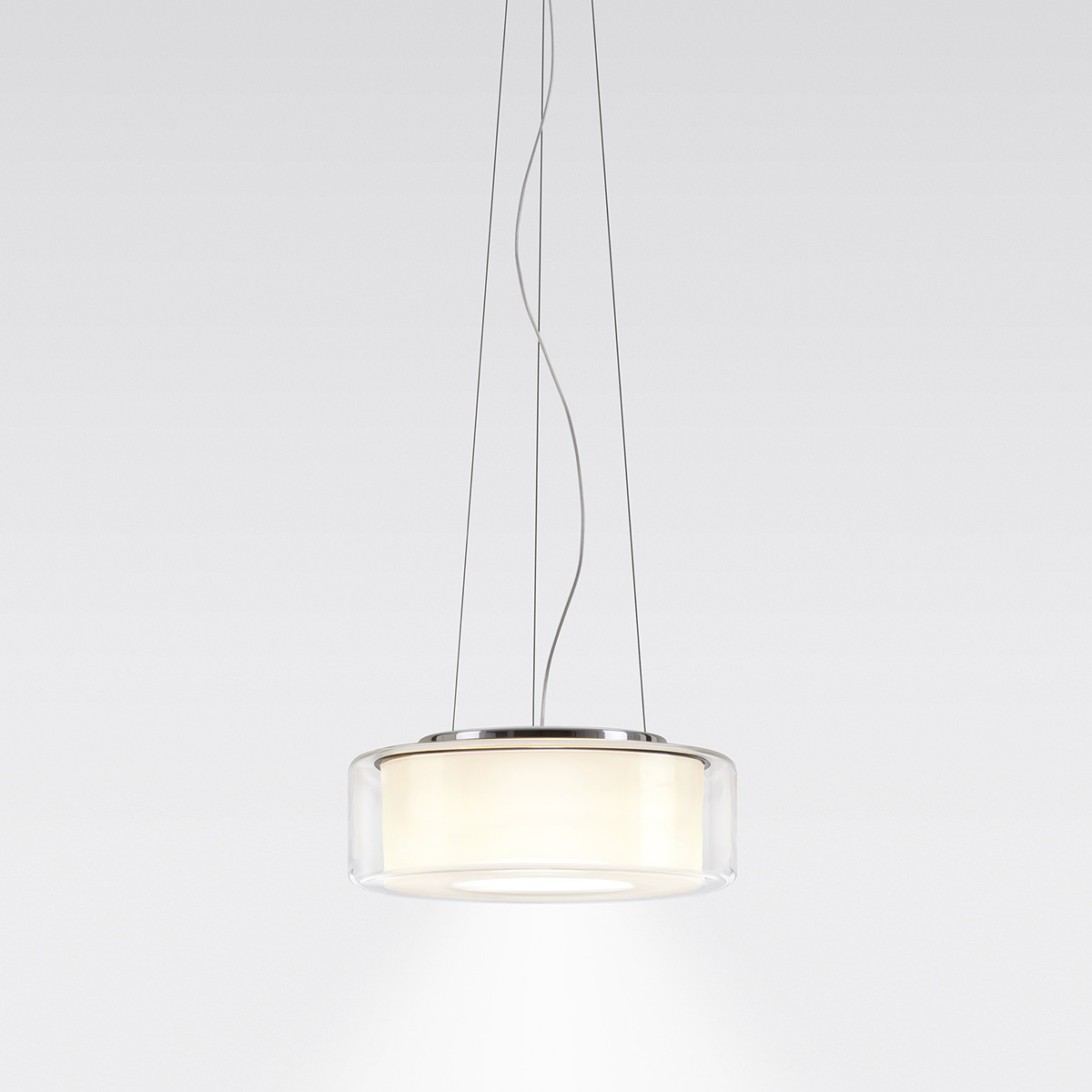 Serien.lighting Curling Suspension Rope S LED Pendelleuchte, 2700 K, Glas klar, Reflektor: zylindrisch opal (©serien.lighting)