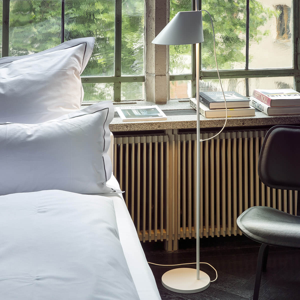 Louis Poulsen Yuh LED Stehleuchte, weiß