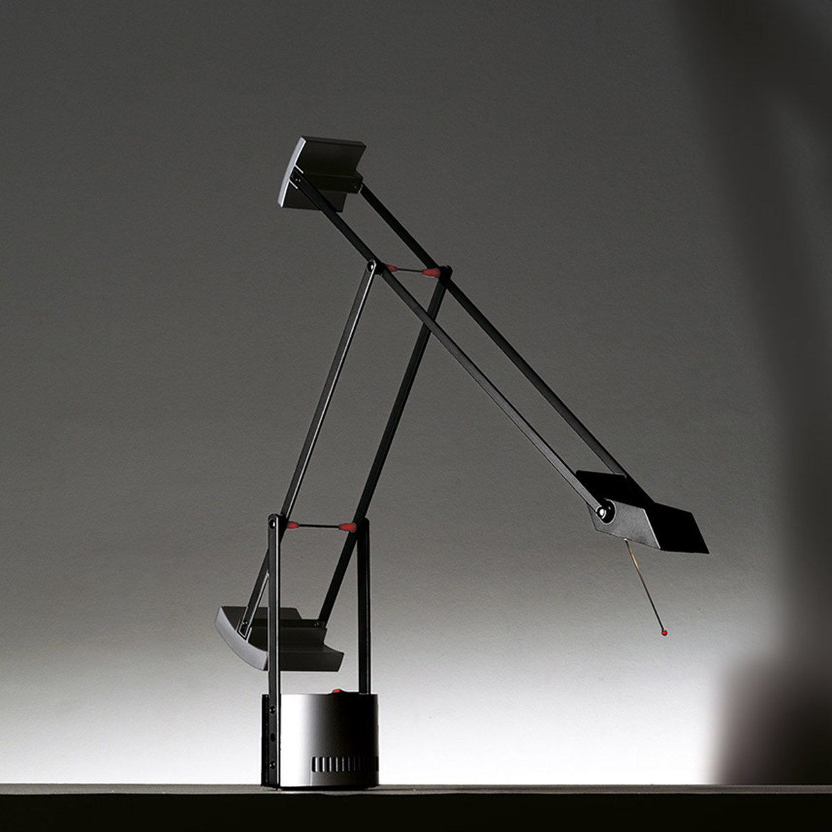Artemide Tizio Micro Tavolo schwarz
