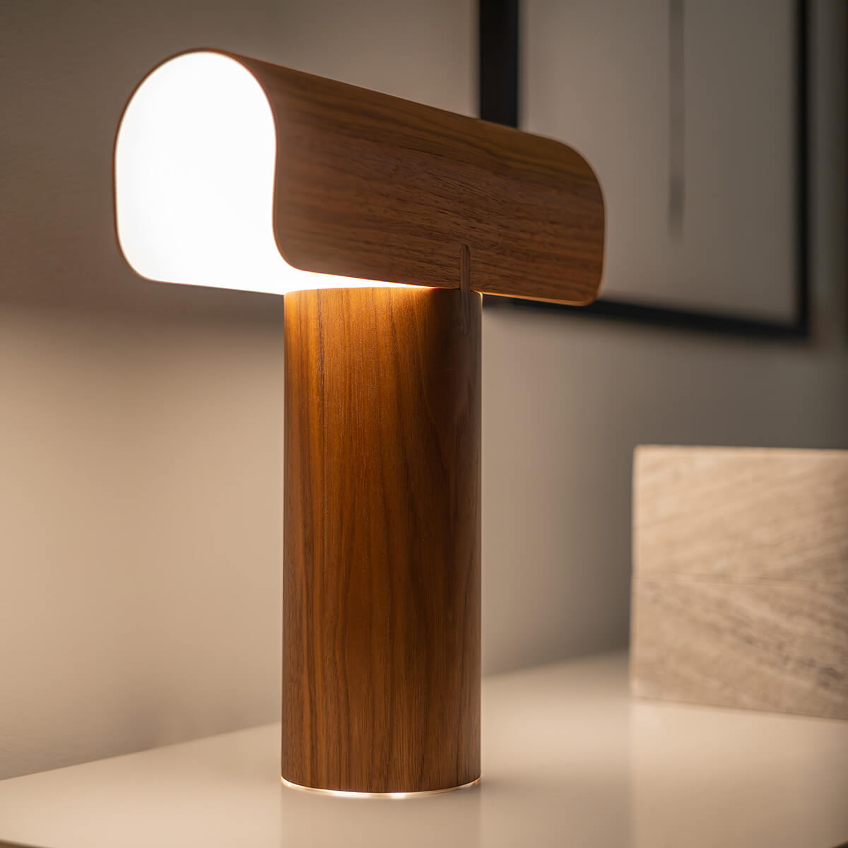 Secto Design Teelo 8020 Tischleuchte, Walnussfurnier