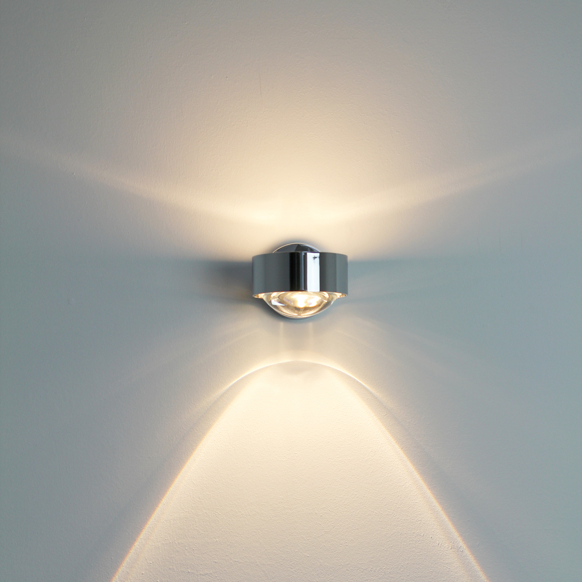 Top Light Puk Mini Wall Wandleuchte, Chrom, mit Puk Mini Glas satiniert (oben) und Puk Mini Linse klar (unten)