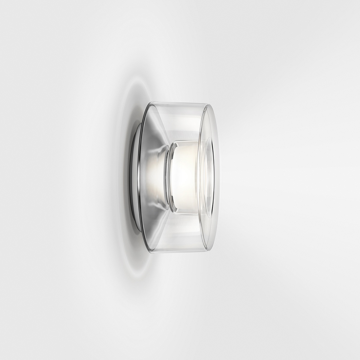 Serien.lighting Curling Wall M LED Wandleuchte, Acryl klar (©serien.lighting)