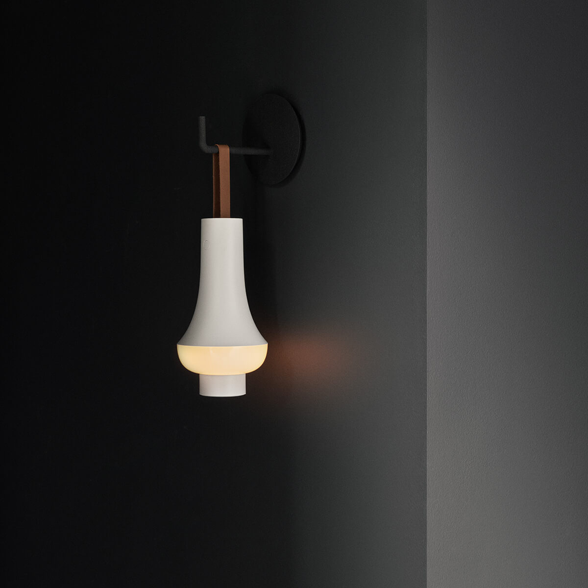 Louis Poulsen Tomoshi Portable LED Akkuleuchte, weiß matt (5 % Lichtstärke)