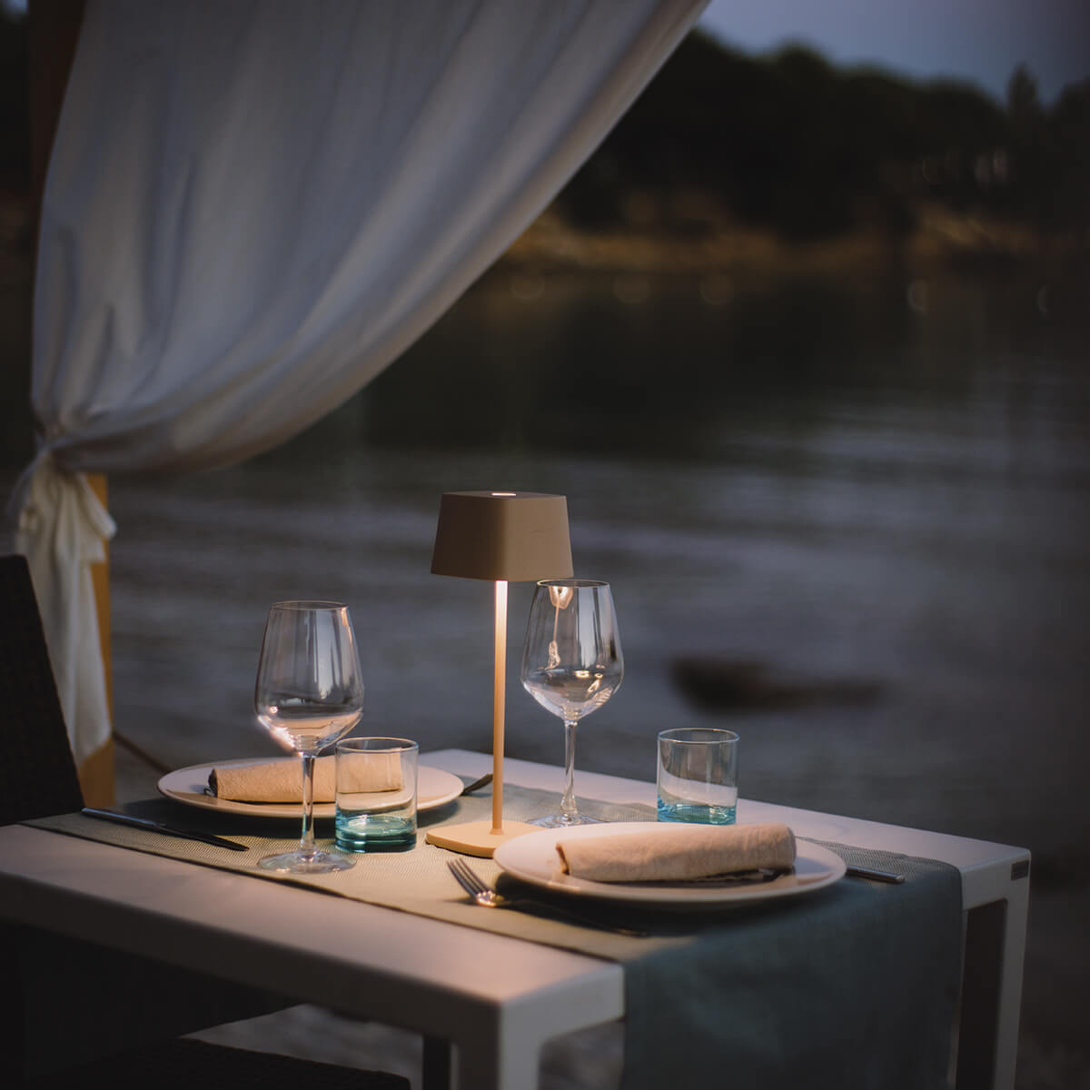 Zafferano AiLati Ofelia Pro LED Akkuleuchte, sandfarben