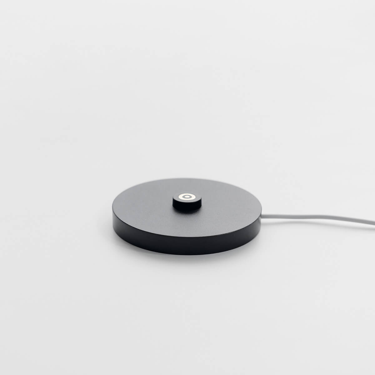 Zafferano AiLati Poldina Pro LED Akku-Pendelleuchte, Einzel-Kontaktladestation (inbegriffen)