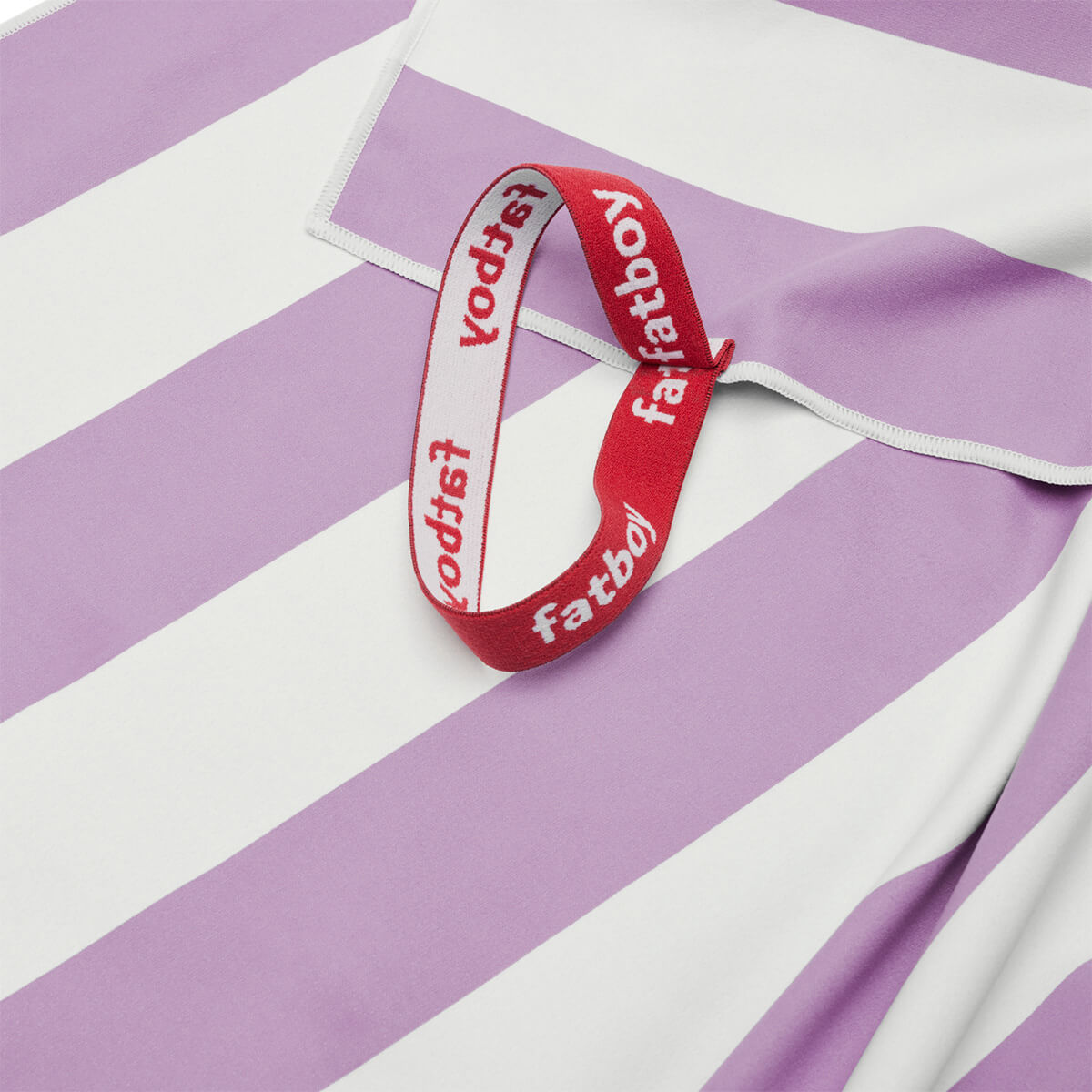 Fatboy Beach Baggy Strandtuch mit Kopfkissen, Lilac (fliederfarben), Gummiband