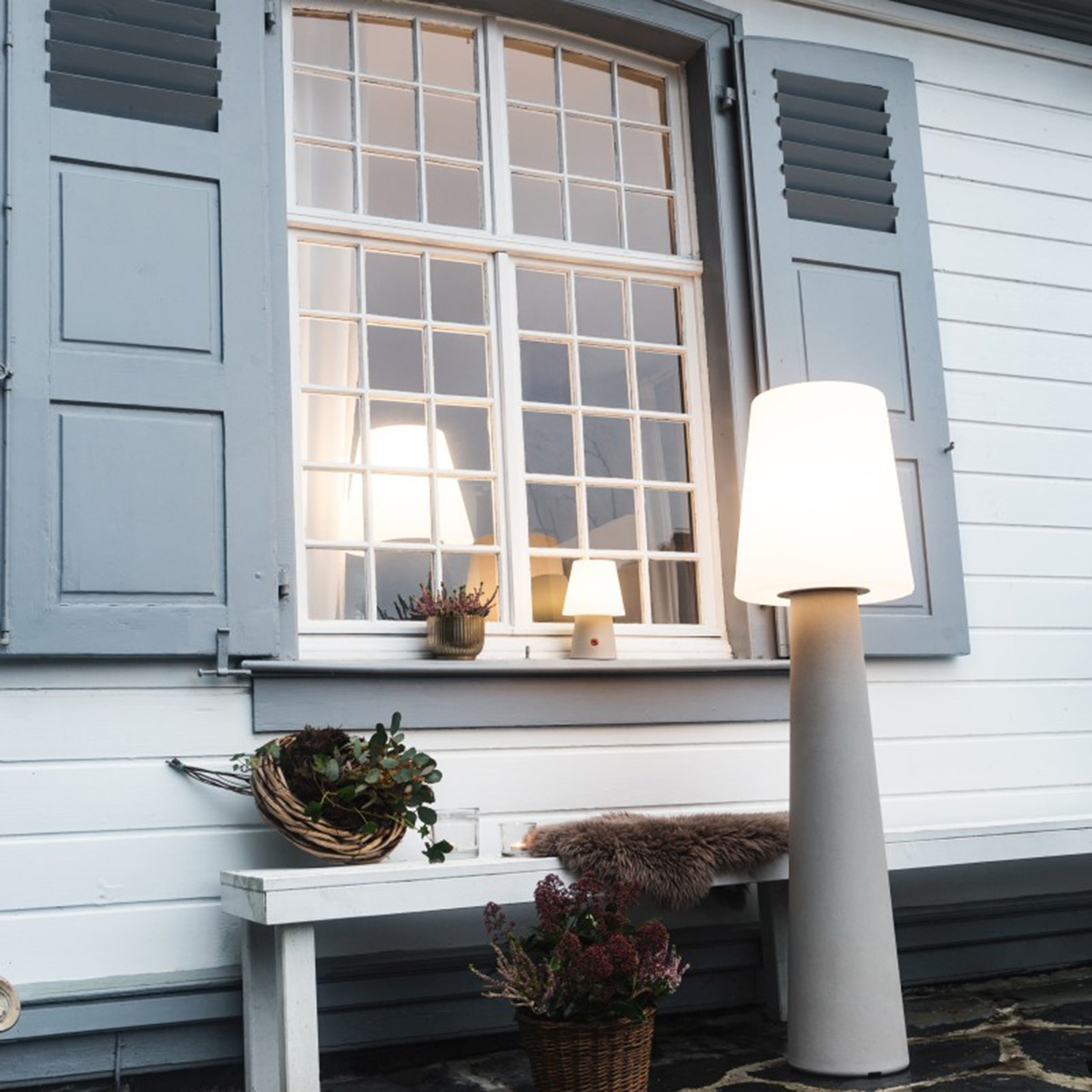 8 seasons design No. 1 LED Solarstehleuchte, grau