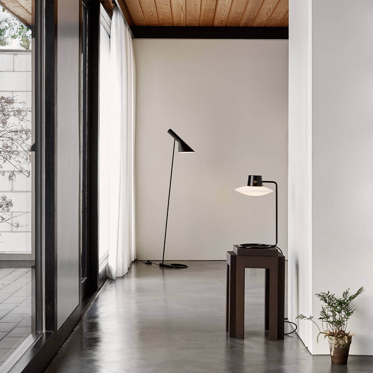 Louis Poulsen AJ Oxford Tischleuchte, Opalglas