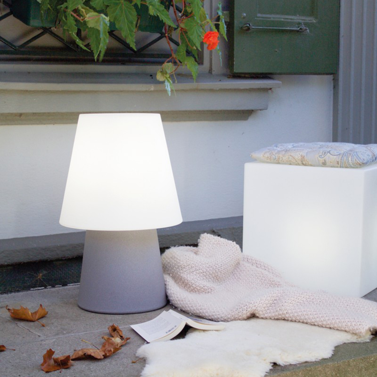 8 seasons design No. 1 RGB LED Tischleuchte, grau