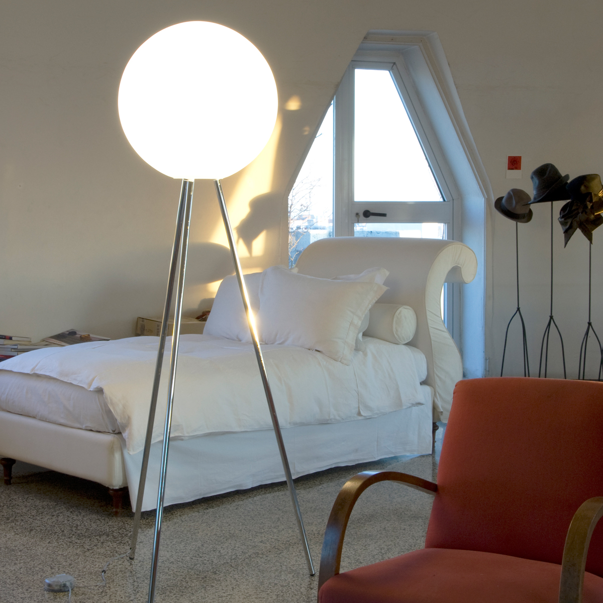 Fontana Arte Prima Signora Stehleuchte, Chrom, Schirm: Opalglas