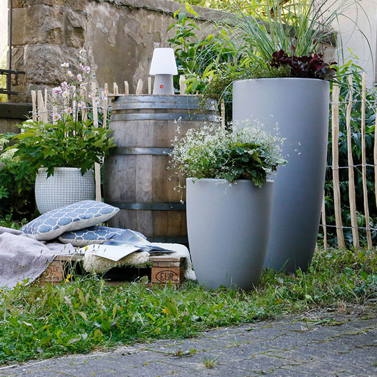 8 seasons design Shining Curvy Pot M und XL Dekoleuchte, grau
