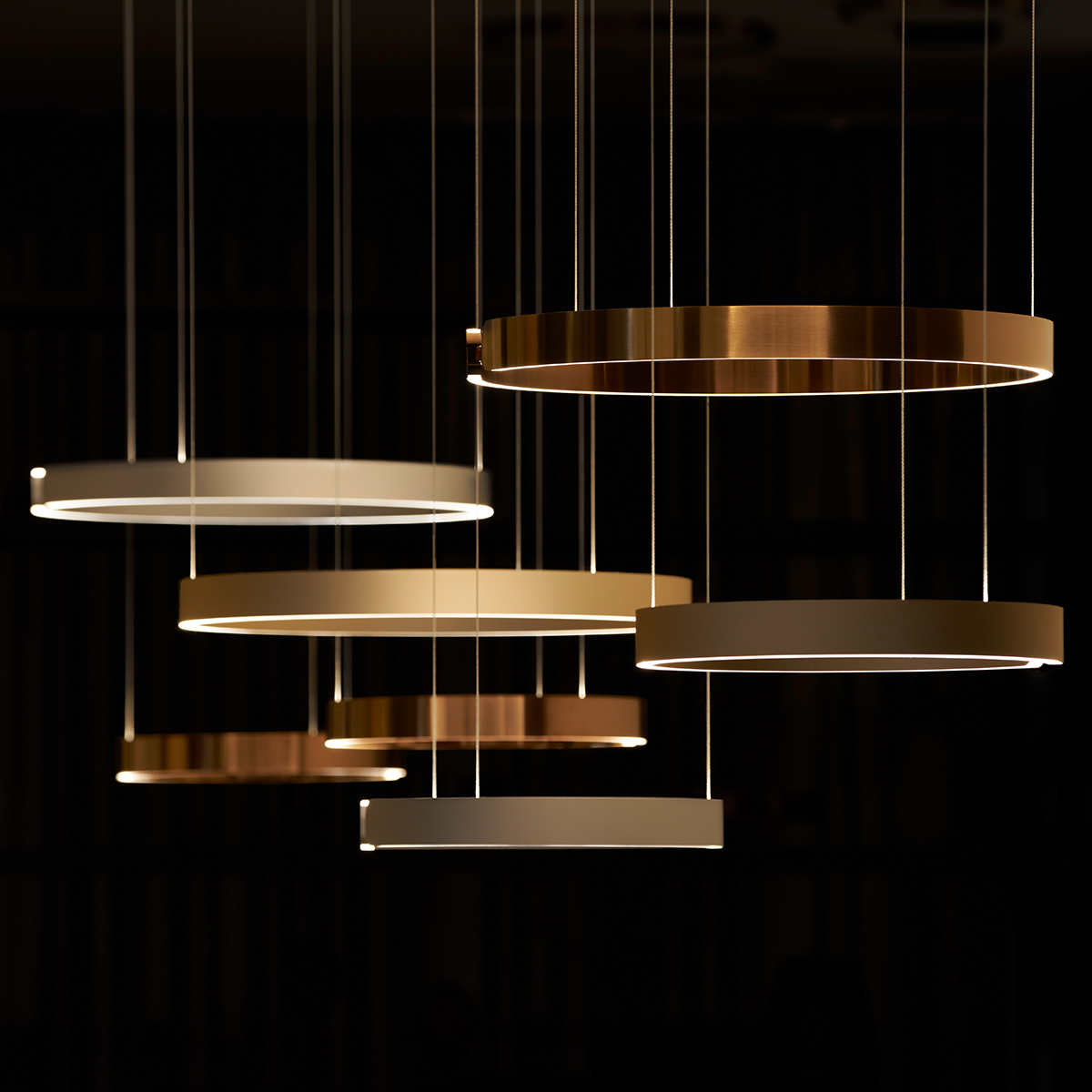 Occhio Mito sospeso 40 var up "air" narrow LED Pendelleuchte und Mito sospeso 60 var up "air" narrow LED Pendelleuchte, verschiedene Ausführungen