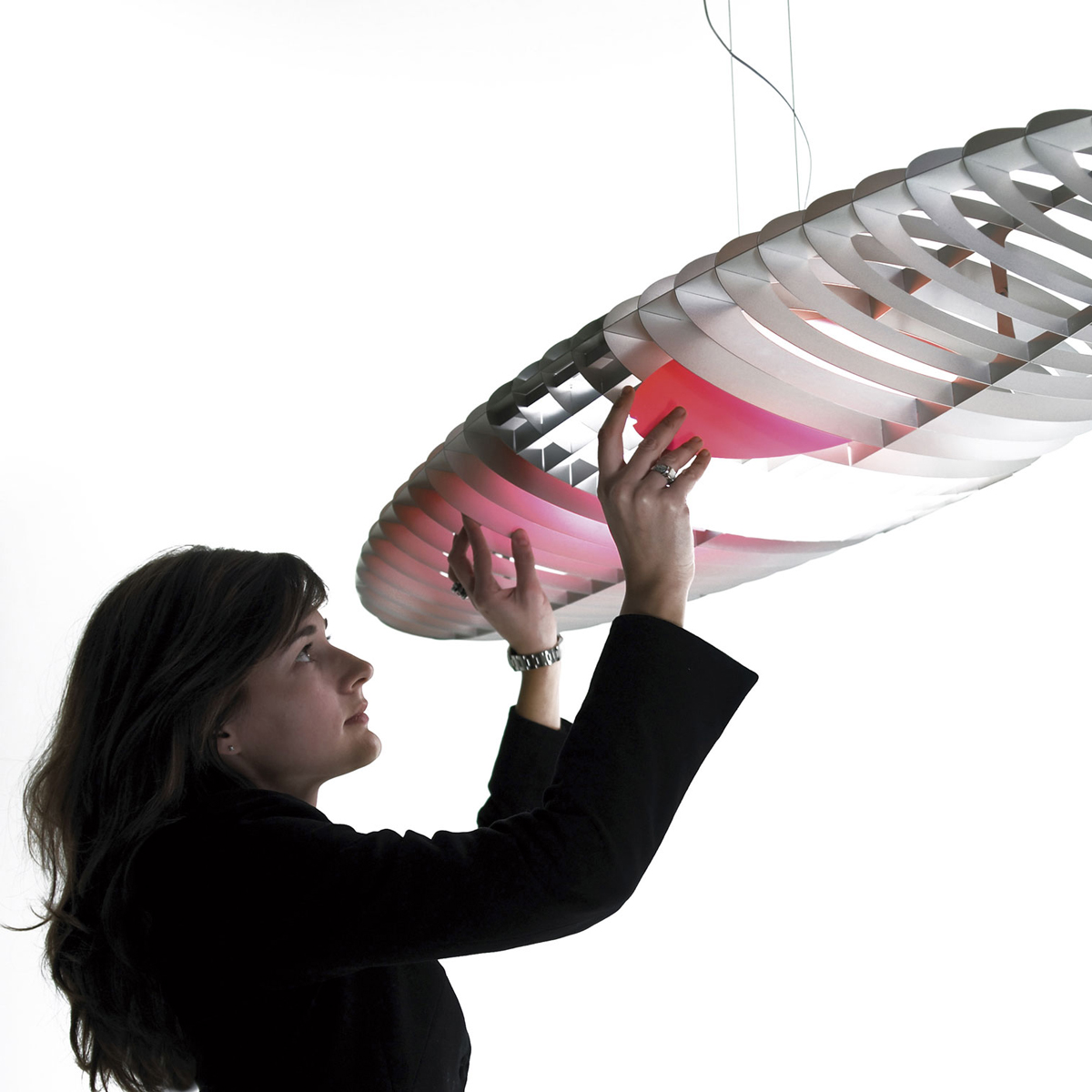 Luceplan Queen Titania Sospensione, Aluminium, mit Farbfilter rot