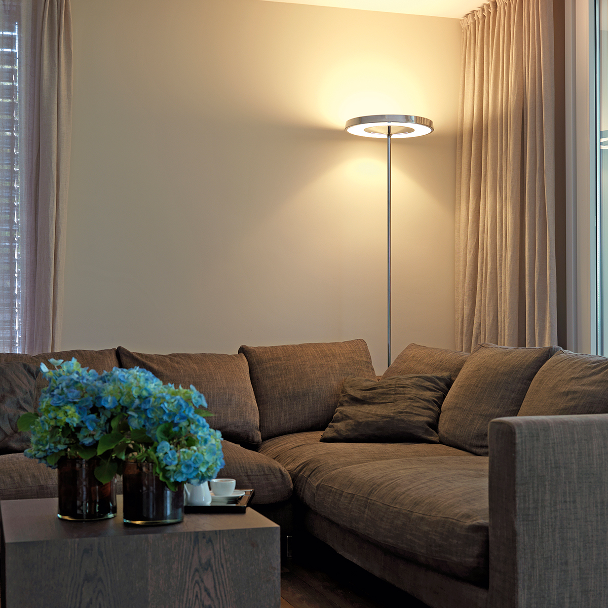 Belux Disk-10 LED Stehleuchte, 3000 K, Chrom, Fuß: schwarz