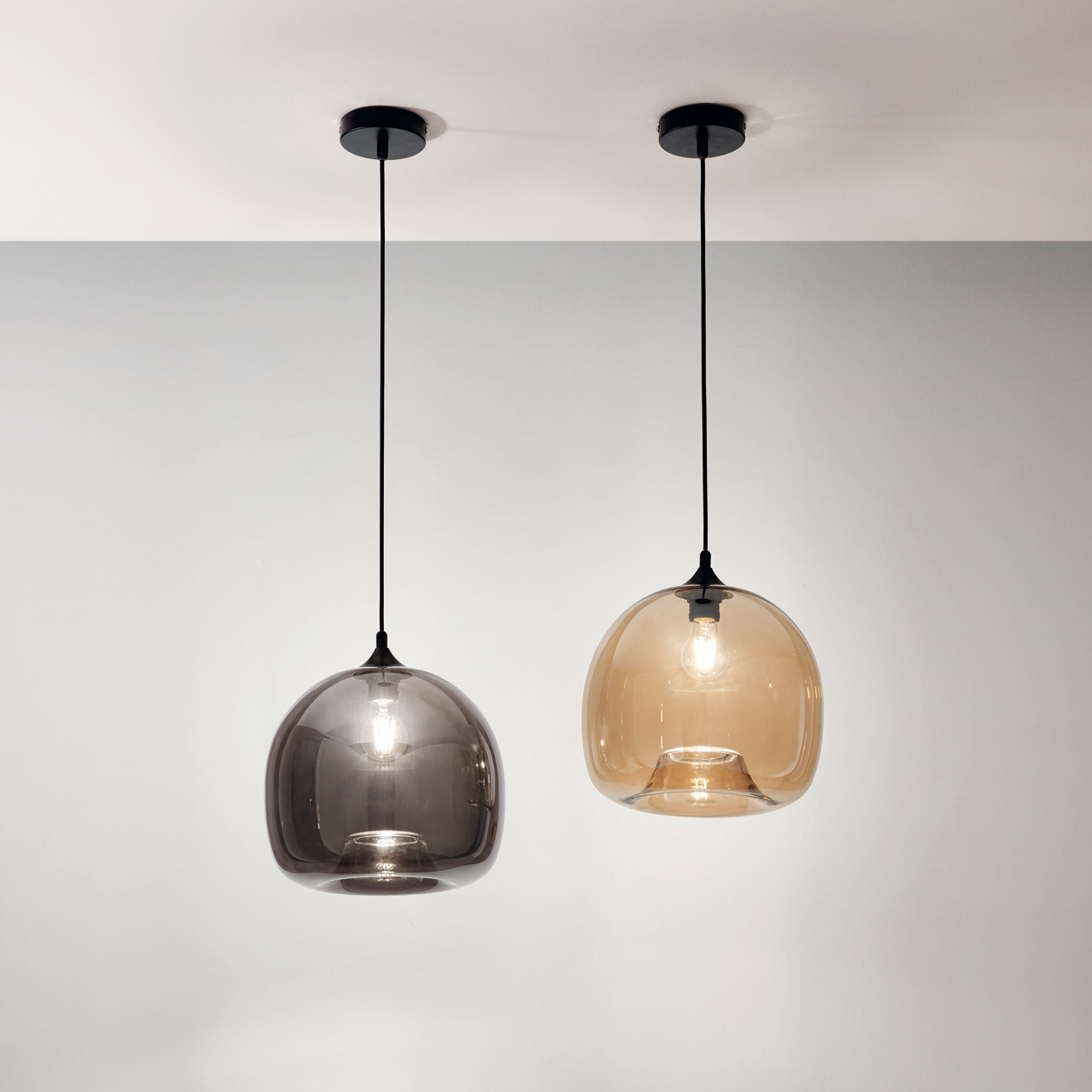 Fabas Luce Maia Pendelleuchte, grau transparent und amber