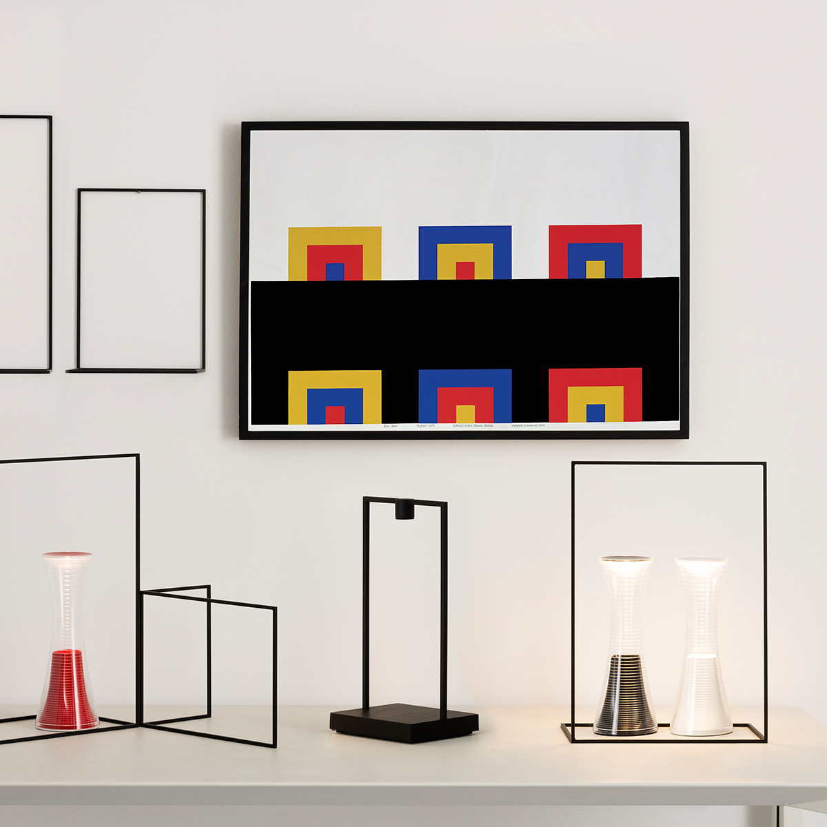 Artemide Curiosity LED Akkuleuchte, Höhe: 36 cm, braun / schwarz, und Artemide Come Together LED Akkuleuchte (©Frederico Villa)